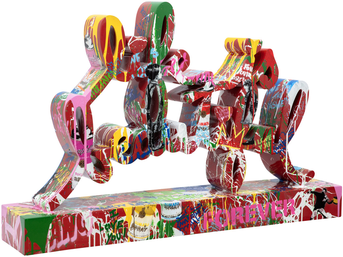 Mr. Brainwash – Life is Beautiful Mr. Brainwash –Life is Beautiful is een iconisch kunstwerk dat positiviteit en energie uitstraalt. De driedimensionale sculptuur toont de bekende slogan Life is Beautiful, uitgevoerd in speelse, kleurrijke letters. Het werk combineert street art met pop-art en laat meteen de kenmerkende stijl van Mr. Brainwash zien. Felle spatten, gedurfde kleuren en inspirerende woorden brengen een krachtige boodschap over. Dit kunstwerk is niet alleen een object om naar te kijken, maar ook een statement. De woorden Life is Beautiful herinneren de kijker eraan dat schoonheid overal te vinden is. Ondanks chaos en imperfectie roept Brainwash op tot optimisme. Zijn stijl is explosief, vol lagen en dynamiek, en brengt een gevoel van vrijheid. Het werk is gemaakt met acrylverf en spuittechnieken, wat het een rauw maar tegelijk verfijnd karakter geeft. Elk detail, van de verfspatten tot de tekstfragmenten, is zorgvuldig gekozen. Daardoor krijgt dit kunstwerk een gelaagde en speelse uitstraling. Mr. Brainwash – Life is Beautiful nodigt uit om langer te kijken. Achter de overvloed aan kleur schuilt een boodschap van hoop, vreugde en verbondenheid. Het is een ode aan het leven en aan de kracht van kunst om te inspireren.