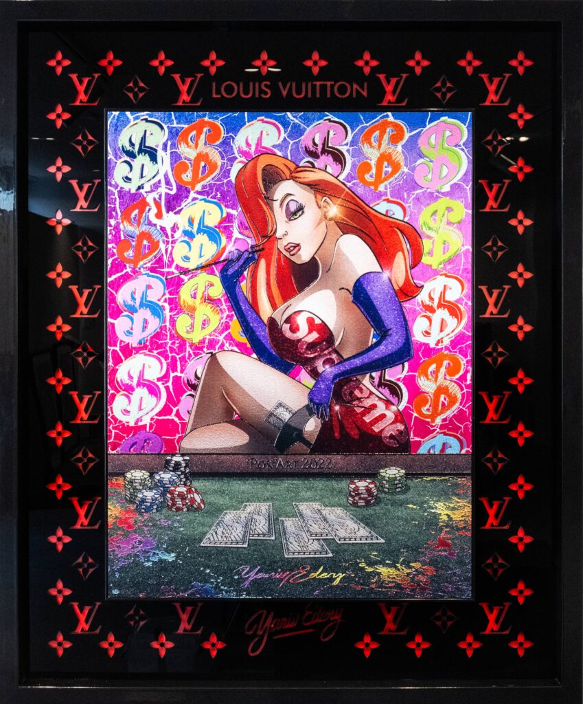 Yaniv Edery – Jessica Rabbit Laser Cut Dit opvallende kunstwerk van Yaniv Edery combineert glamour, luxe en popcultuur in een kleurrijk en gedurfd geheel. Centraal staat Jessica Rabbit, verleidelijk afgebeeld in haar iconische houding. Met rode haren, een strakke outfit en een sensuele blik belichaamt zij verleiding, kracht en speelsheid. De achtergrond is gevuld met kleurrijke dollartekens en het herkenbare Louis Vuitton-patroon. Deze mix van pop-art en luxesymboliek creëert een ironische knipoog naar rijkdom en consumptiecultuur. Op de voorgrond liggen pokerchips en speelkaarten, die verwijzen naar spel, status en verleiding. Dit alles samen maakt het kunstwerk spannend, gelaagd en vol energie. Edery gebruikt hier levendige kleuren en scherpe contrasten om aandacht vast te houden. Het samenspel van glamour en ironie zorgt ervoor dat het werk zowel vrolijk als prikkelend is. Jessica Rabbit wordt niet enkel een stripfiguur, maar ook een symbool van luxe, verleiding en macht. Het kunstwerk straalt lef uit en daagt uit tot interpretatie. De laser cut-techniek voegt diepte en glans toe. Hierdoor krijgt het werk een moderne en luxe uitstraling die het direct onderscheidt. Jessica Rabbit Laser Cut is daarmee meer dan een schilderij: het is een statement dat de kijker meeneemt in een wereld van fantasie, luxe en popcultuur. Dit werk laat zien hoe kunst kan entertainen én uitdagen. Het combineert schoonheid en humor met maatschappelijk commentaar en maakt van een iconisch karakter een kunstzinnig symbool.