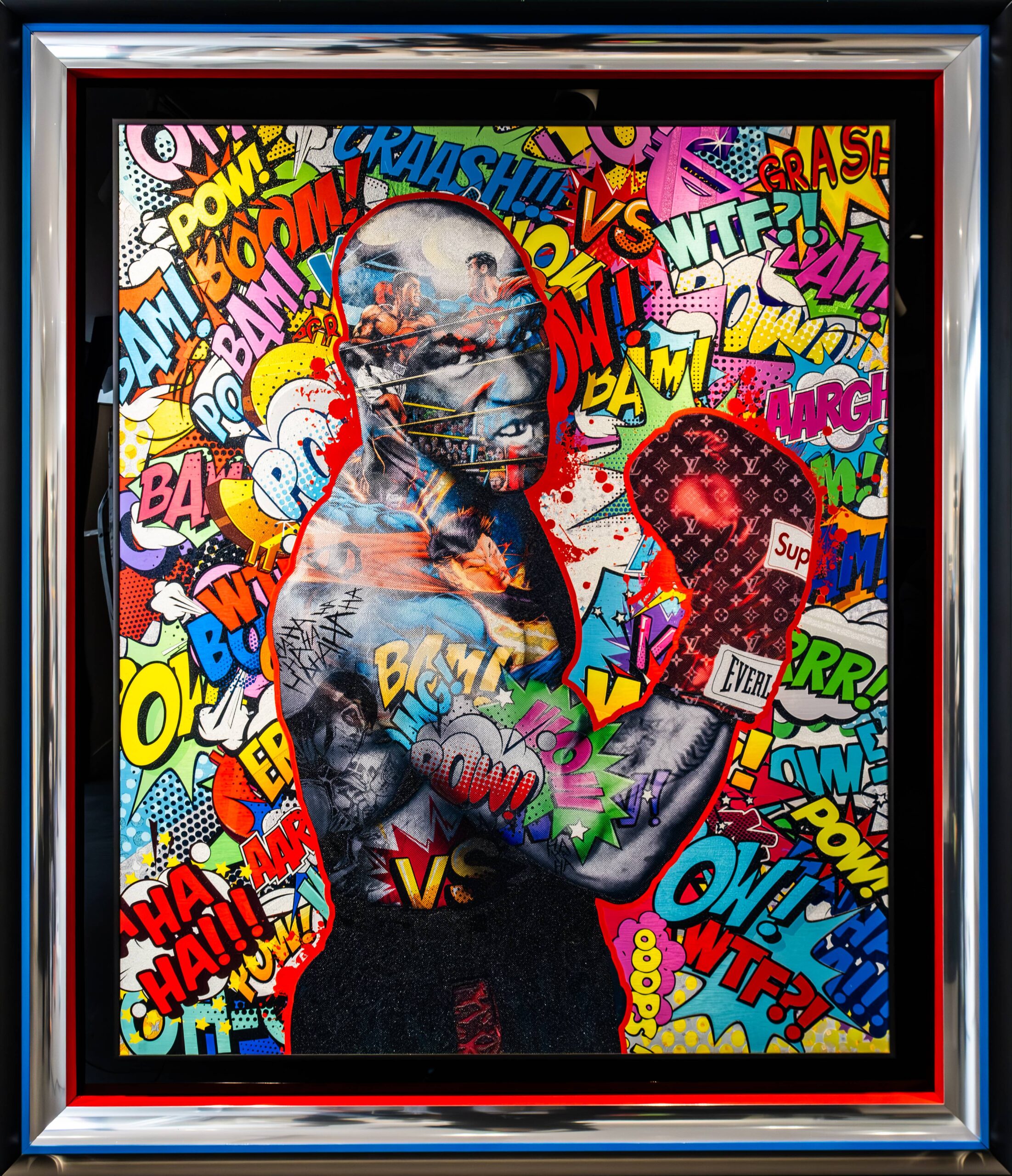 Yaniv Edery – Mike Tyson Pop Het werk Mike Tyson Pop van Yaniv Edery spat werkelijk van het doek. In dit kunstwerk staat bokskampioen Mike Tyson centraal, gevangen in een krachtige pop-art stijl. De intense blik en gespierde houding tonen onmiskenbaar zijn reputatie als vechter. Rondom hem barst een explosie van stripgeluiden en kleurrijke woorden los, zoals Pow!, Boom! en Crash! – signalen die de spanning en dynamiek extra benadrukken. De kunstenaar gebruikt felle tinten om energie en beweging vast te leggen. Daardoor ontstaat een visueel spektakel dat de kijker direct raakt. Tyson draagt bokshandschoenen met luxemerken, waarmee de grens tussen sport, mode en lifestyle vervaagt. Dit contrast maakt het werk modern en gedurfd. De achtergrond is een storm van kleur, patronen en stripinvloeden. Hierdoor wordt de kijker meegezogen in de wereld van kracht en adrenaline. Elk detail vertelt een eigen verhaal: de littekens van het gevecht, de intensiteit van de blik, de echo van roem en controverse. Het geheel straalt kracht uit, maar toont ook de complexiteit van Tyson als icoon. Met Mike Tyson Pop bewijst Yaniv Edery opnieuw zijn talent om iconen van een nieuwe lading te voorzien. Het is niet alleen een portret, maar ook een reflectie op roem, macht en overleving. Het reliëf en de details zorgen ervoor dat het werk telkens nieuwe perspectieven prijsgeeft. Wie goed kijkt, ontdekt lagen van betekenis die verder gaan dan het eerste aanzicht. Dit kunstwerk is een ode aan de popcultuur, maar tegelijk een krachtig statement. Het vangt de essentie van Tyson: een man die zowel gevreesd als bewonderd werd.