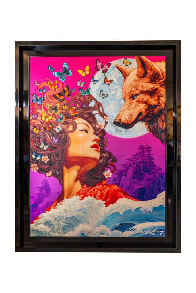 The Chinese Woman And The Wolf – Yaniv Edery The Chinese Woman And The Wolf van Yaniv Edery is een indrukwekkend werk dat kracht en mystiek ademt. . De Chinese vrouw, vol gratie en elegantie, wordt omringd door vlinders die symbool staan voor transformatie en vrijheid. Het vurige rood van haar gewaad contrasteert krachtig met de diep paarse achtergrond en de zilveren glans van de maan. De wolf, met indringende blik, belichaamt instinct en oerwijsheid. Samen vormen ze een dialoog tussen mens en natuur, schoonheid en kracht, emotie en instinct. De compositie is gedurfd en meeslepend. Elke lijn en kleur draagt bij aan een dynamische balans. Daardoor wordt de toeschouwer direct gevangen in de spanning van het moment. De golven aan de onderzijde geven beweging en benadrukken de onrustige energie van het geheel. Toch straalt de vrouw kalmte en sereniteit uit, wat de tegenstelling nog krachtiger maakt. Signaalwoorden versterken de betekenis: daarom is dit kunstwerk niet slechts decoratief, maar vooral ook symbolisch. Bovendien roept het emoties op die je niet snel loslaten. Hierdoor ervaar je een verhaal dat verder reikt dan de verfijnde details alleen.