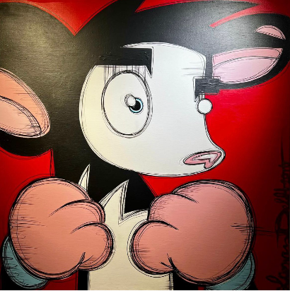 Ready To Rumble – Loes van Delft Met Ready To Rumble toont Loes van Delft een krachtig en speels werk dat energie en vastberadenheid uitstraalt. Het cartooneske figuur staat centraal, met grote bokshandschoenen en een alerte blik. Daardoor voel je direct spanning en beweging, alsof het moment vlak voor de strijd is vastgelegd. De knalrode achtergrond versterkt dit gevoel en geeft het werk een extra dosis kracht en emotie. Op het eerste gezicht oogt het werk humoristisch en licht. Toch merk je al snel de diepgang: dit is een ode aan veerkracht, lef en doorzettingsvermogen. Bovendien zorgen de dikke zwarte contouren en de contrasterende kleuren voor een stijl die typisch Van Delft is – direct herkenbaar en onmiskenbaar levendig. Daardoor trekt het kunstwerk telkens opnieuw de aandacht. Ready To Rumble is een perfecte samensmelting van popart, street art en contemporary flair. Hierdoor spreekt het werk niet alleen de kunstverzamelaar aan, maar ook iedereen die houdt van krachtige visuele statements. Bovendien geeft dit schilderij elke ruimte een dynamische en moderne uitstraling.